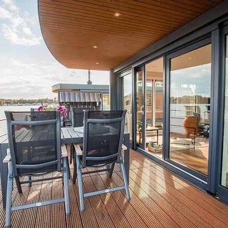 Holiday home Floating House Well (Limburg)