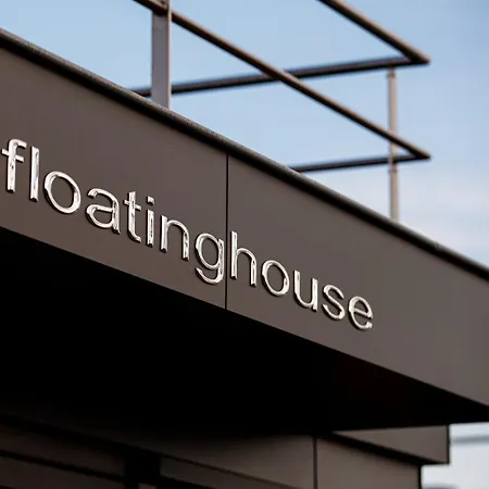 Floating House 別荘 *