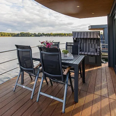 Floating House Well