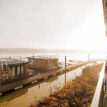 Floating House Well