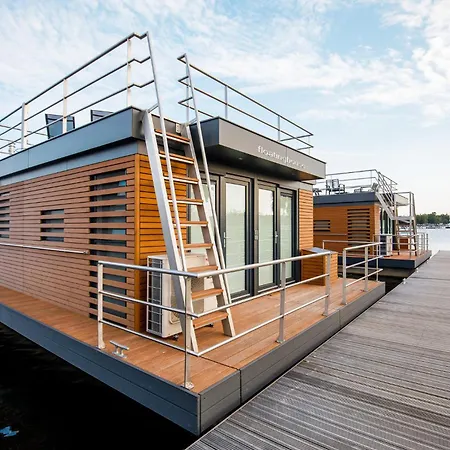 別荘 Floating House *
